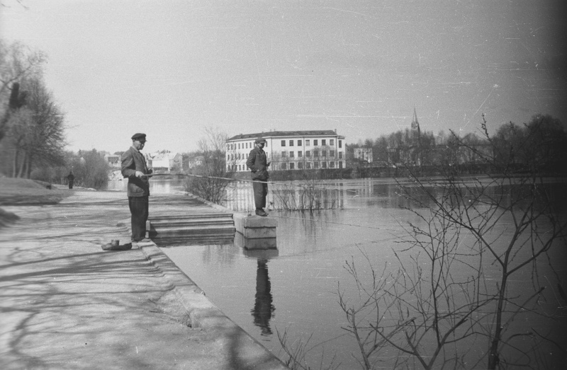 Kalurid Emajõe kaldal