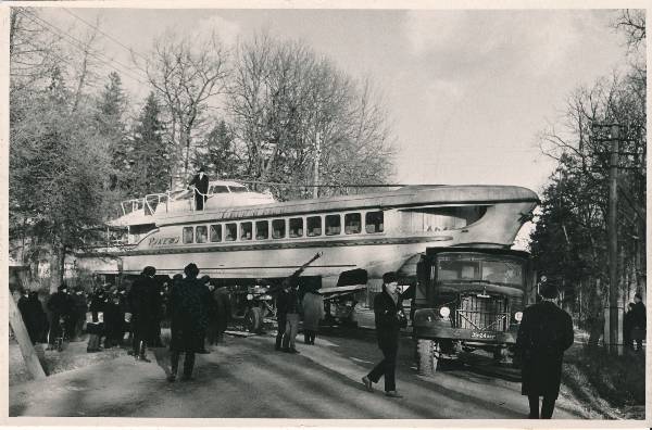Reisilaev "Raketa", transportimine Tartu sadamasse. 1964