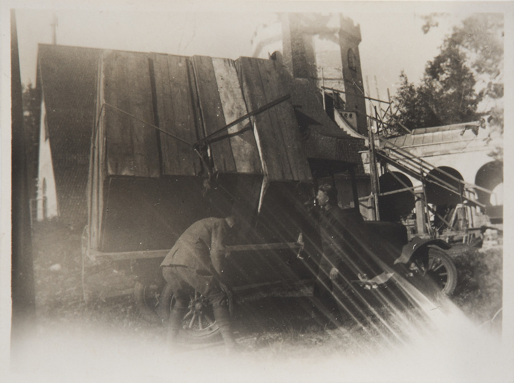 Studies for the Kalevala frescoes ready to be transported from Tarvaspää to the National Museum of Finland, Akseli Gallen-Kallela with another man by the car, 1928. Print 2 of the picture 2.
