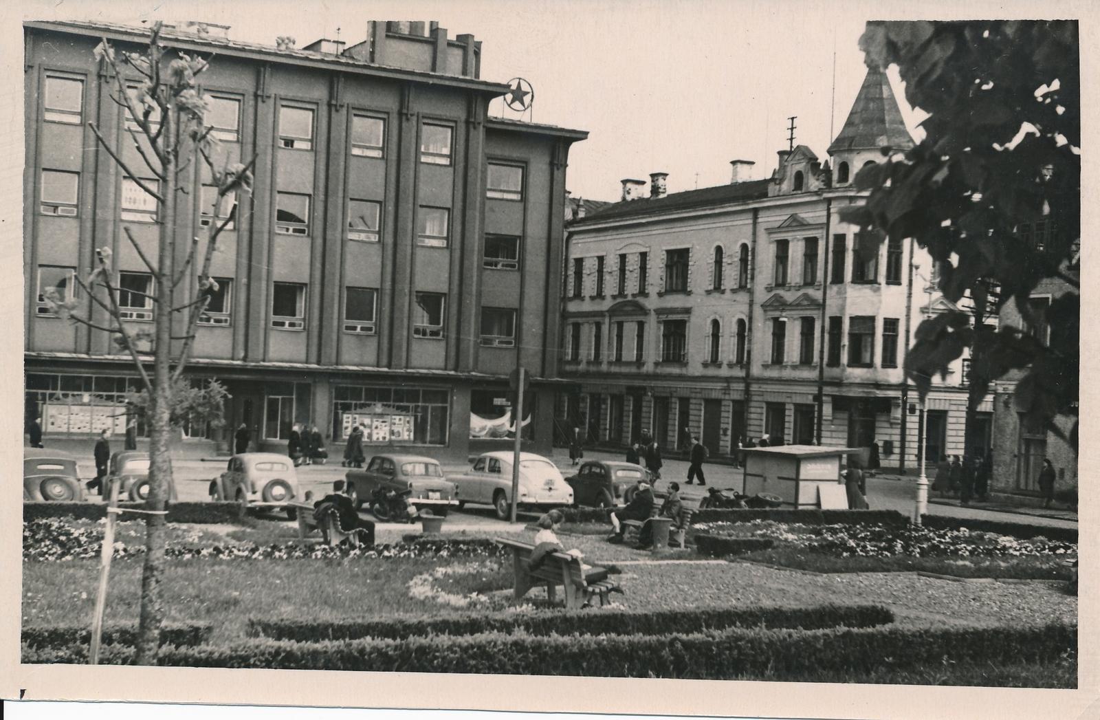foto, Viljandi, Keskväljak, parkla, Tartu tn, u 1960, foto A. Kiisla?