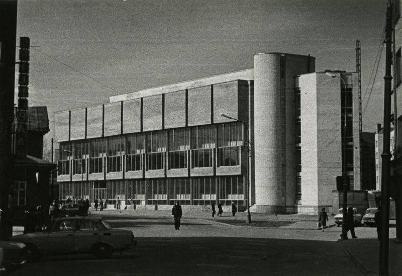 Haldushoone, endine arvutuskeskus Tallinnas, eestvaade. Arhitekt Vilen Künnapu
