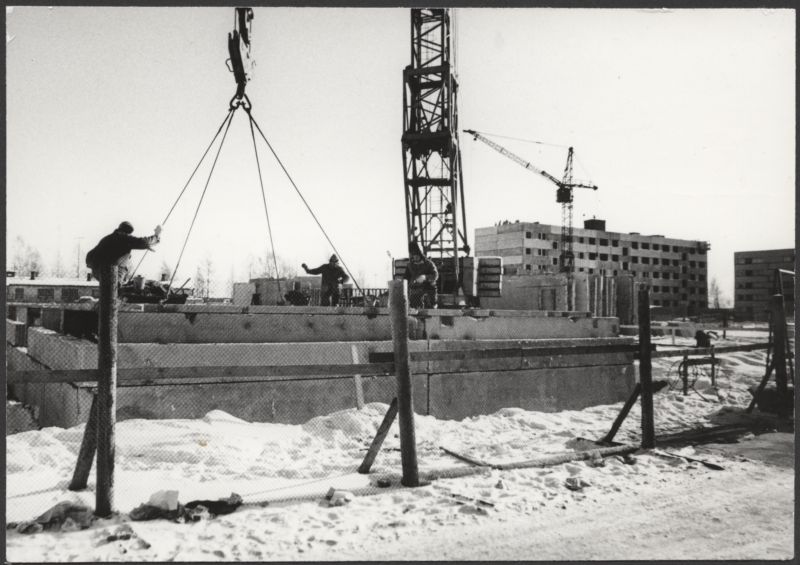 foto, Viljandi, Männimäe, 60 korteriga elamu ehitus endisele lennuväljale, veebruar 1982, foto E. Veliste