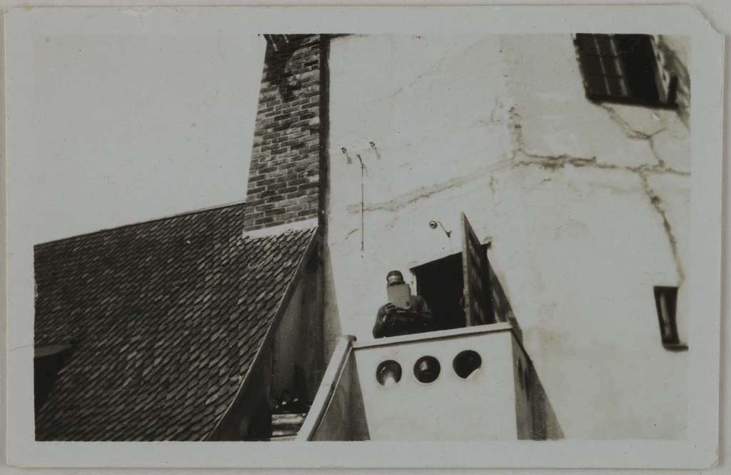 Jorma Gallen-Kallela on the tower balcony at Tarvaspää, 1927.