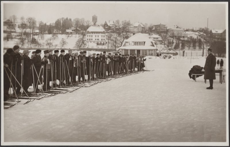 fotopostkaart, Viljandi, kaitseorganisatsioonide (kaitsevägi, kaitseliit, piirivalve, politsei) suusaolümpiaad, mehed suuskadega lumisel järvel, spordiklubi, veetorn, Trepimägi, veebruar 1931