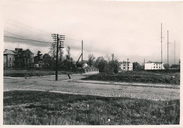 Tiigi ja Pälsoni (Pepleri) t nurk. Vaade Tiigi tänavale kesklinna suunas. Tartu, 1958.
