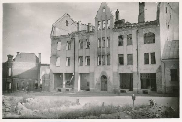 Sõjavaremetes Erakliinik, Riia t. Tartu, 14.08.1946.