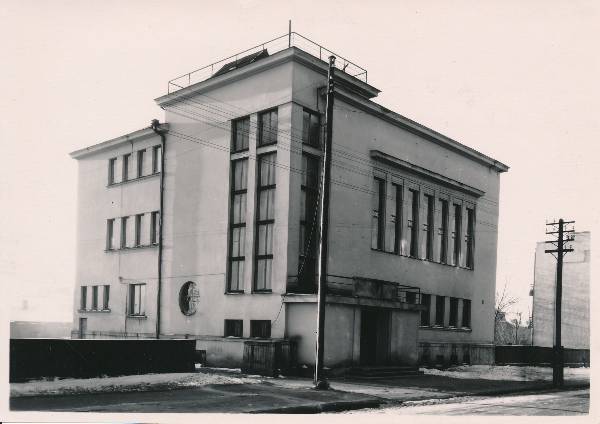 Kujutava Kunsti kool (Heidemanni 16; hiljem Kuperjanovi 16), endine korporatsiooni Ugala maja. Tartu, 1957.