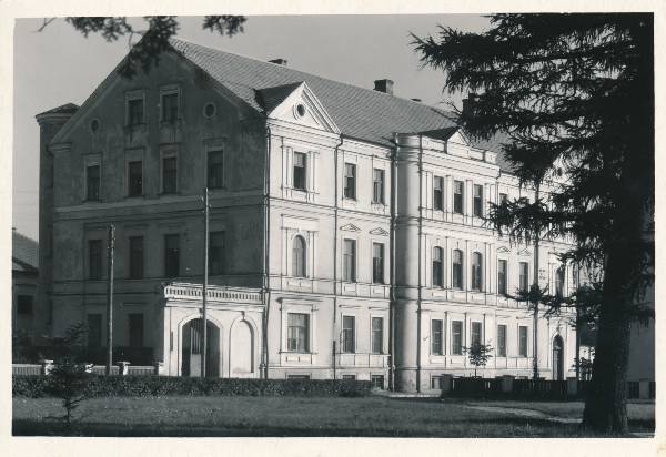 Põllumajanduse Mehhaniseerimise kool nr 4 ( Vanemuise 35). Tartu, 1954-1956.