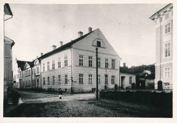 Tartu ülikooli polikliinik (Jaani 16 / Ülikooli 16)  ja peahoone. Tartu, 19. sajand.