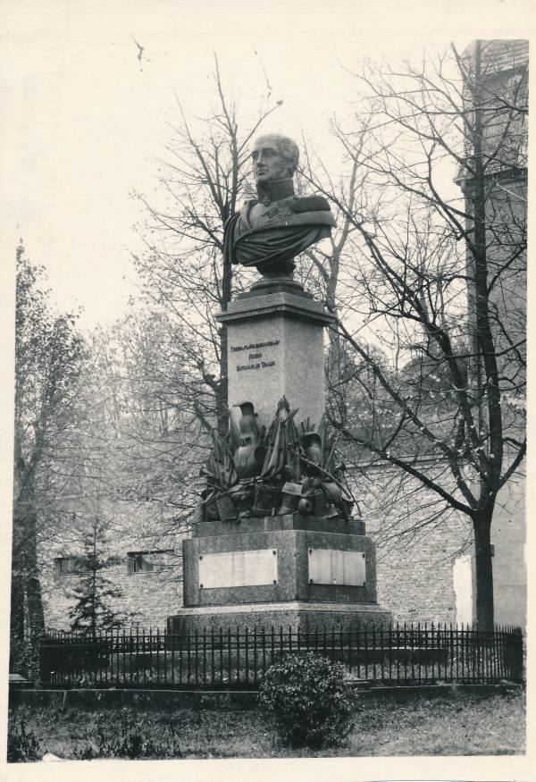 Mälestusmärk: Barclay de Tolly. Tartu, 1957.