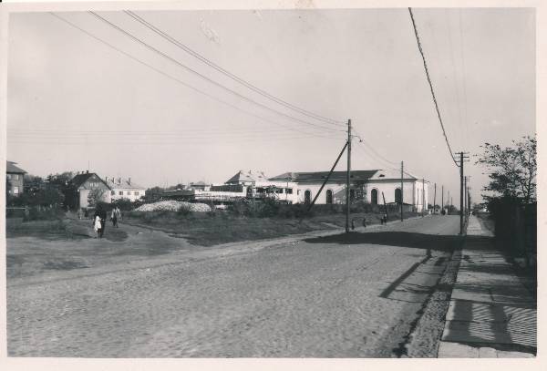 Tiigi t, otse kauguses Maarja kiriku hoone. Vaade Tiigi ja Struve t nurgalt. Tartu, 1958.