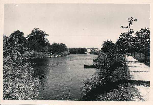 Emajõgi, paremkalda puiestee. Tartu, 1957.