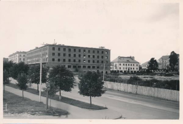 Riia 9 ehitamine. Tartu, 1958.