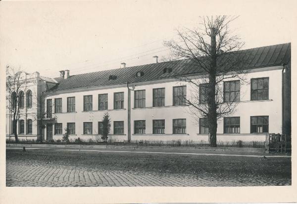 Raudteetranspordi Tehnikum Riia 99 (endine linnakool). Tartu, 2.04.1949.