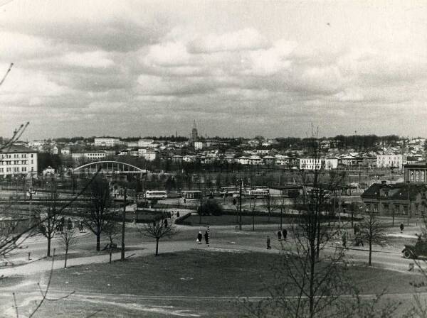 Tartu linnavaade. Vaade Lille mäelt Kaarsilla  suunas. 1964.a.