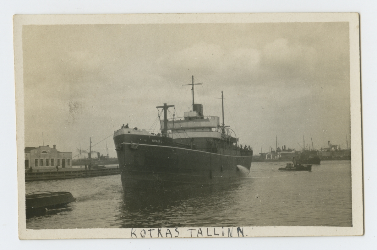 Kaubaaurik "Kotkas" Tallinna sadamas