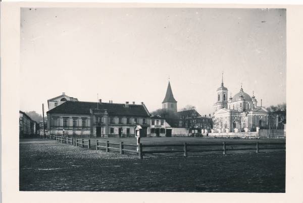 Tartu linnavaade. Politseiplats, kõrval Uspenski katedraal. 20. sajandi algus.