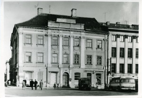 Nõukogude väljak 8 (Raekoja plats 8). Tartu, 1964.
