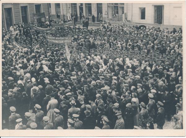 Tartu töötajate meeleavaldus. Tartu Raekoja plats, 06.07.1940.a.