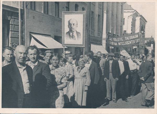 Tartu töötajate miiting. Tartu Raekoja plats, 17.07.1940.a.