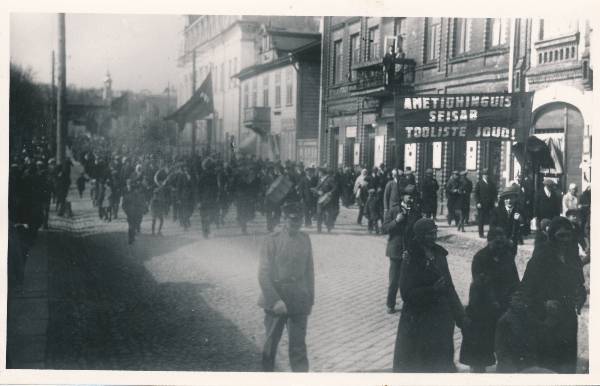 Töölisliikumine. 1.mai rongkäik. Tartu, 1930-ndatel.