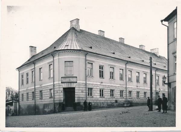 Tartu linnavaade. Reaalkool Riia ja Karlova (Kalevi) tn nurgal. 20. sajandi algus.