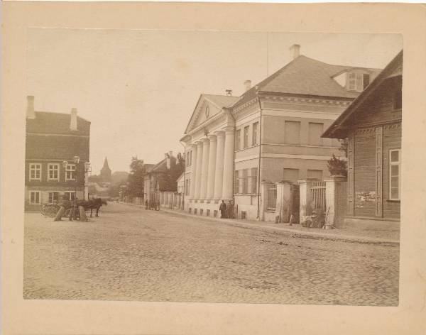 Vene tänav, paremal veterinaariainstituudi peahoone. Tartu, 1880-1890.