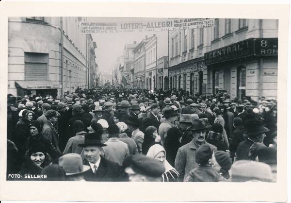 Töölisliikumine. 1.mai rongkäik. Tartu, 1930-ndatel.