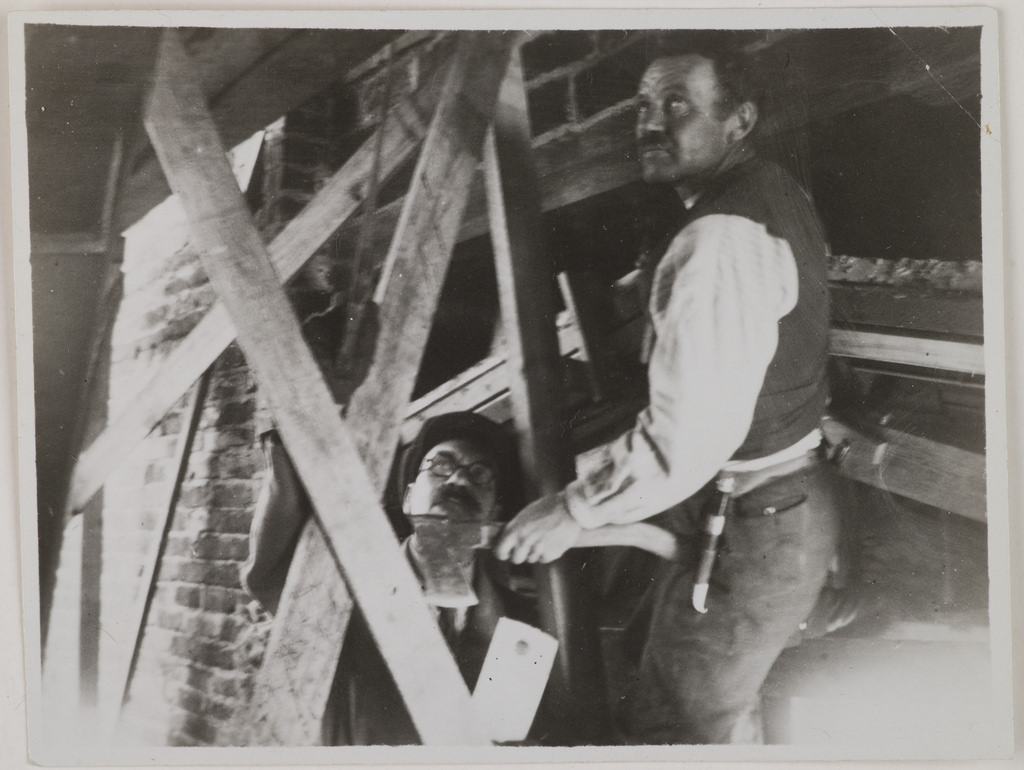 Akseli Gallen-Kallela with a worker at Tarvaspää planning the repairing of the building, 1929.