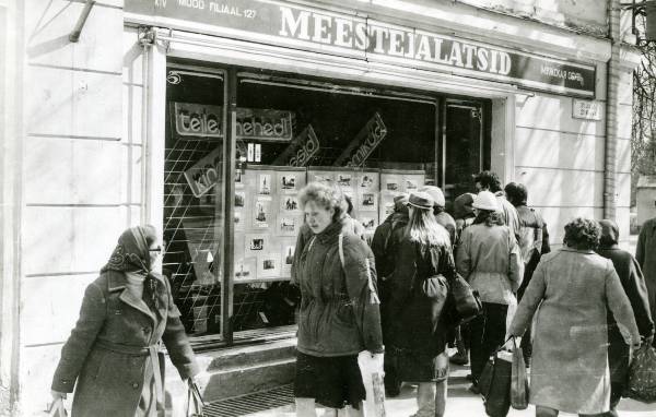 Muinsuskaitsepäevad:  näitus jalatsipoe (21. Juuni t ja poe t nurgal) vitriinis. Tartu, 14.04.1988.