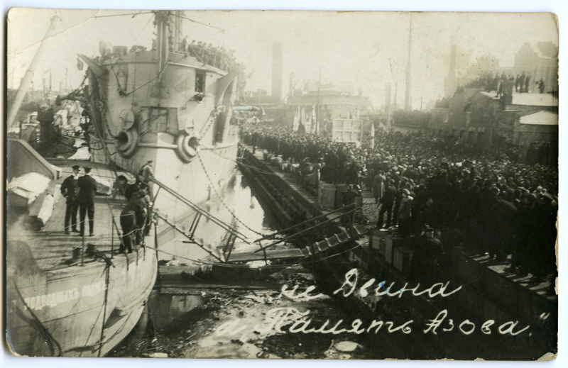miiting Tallinna sadamas ristlejale "Dvina" endise nime "Pamjat Azova" tagasiandmise puhul