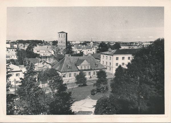 Tartu linnavaade Toomemäelt, ees Jakobi t, taga Jaani kirik. u 1965