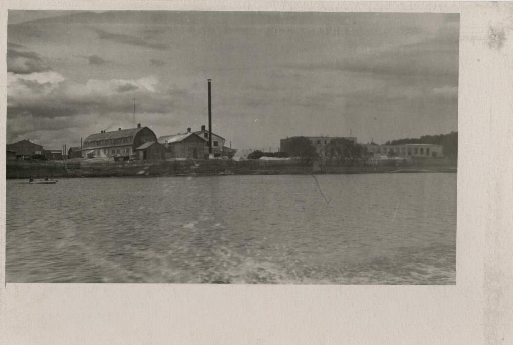 Foto. Vaade Pärnu jõelt Ülejõele.