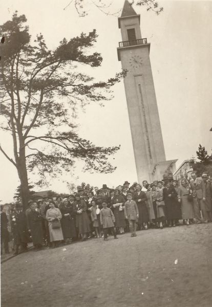 Veeteede Talituse töötajad ekskursioonil Helsingi kalmistul.
Juuli 1938