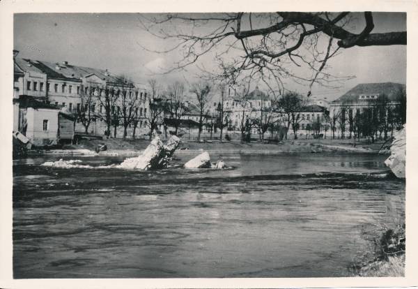 Tartu linnavaade. Kivisilla varemed. 1944.a.