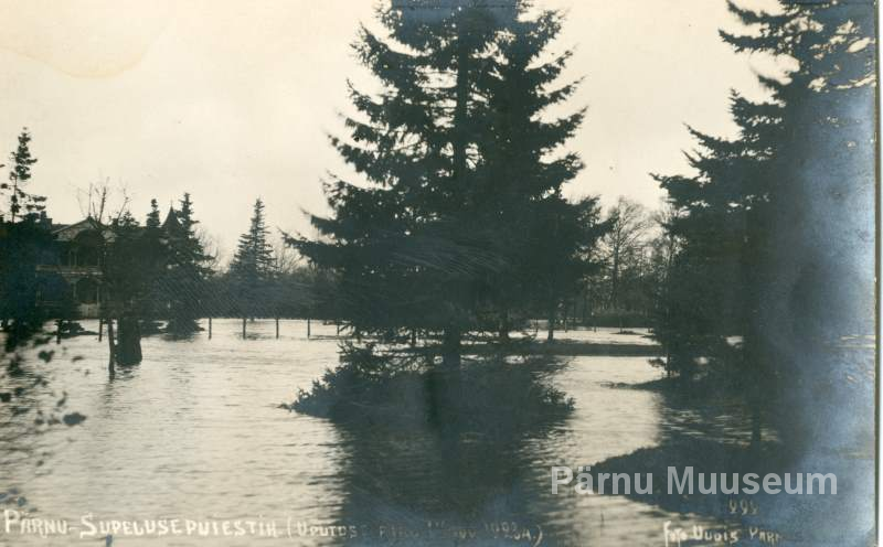 Foto-postkaart, vaade Pärnu Rannapargile suurvee ajal. 1923