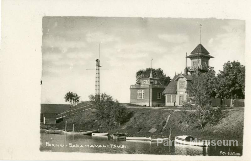 Foto-postkaart, Vaade Pärnu vallikraavi jõepoolsele osale.