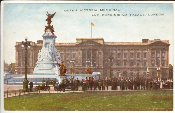 Postkaart. Inglismaa. London. Vaaade kuninganna Victoria mälestusmärgile ja Buckinghami paleele