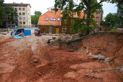 Tartu Loodusmaja (Lille 10) ehitamine: vundamendiaugu kaevamine. Tartu,  2013.