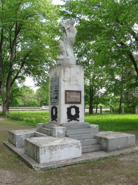 The cemetery of Narva Garnison, the burial site of the victims of the War of Independence with the memorial pillar