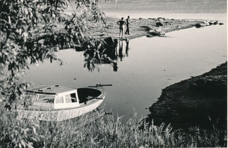 Foto. Puhkusel lahesopis. Foto: I. Möldri, 1974. Mustvalge.