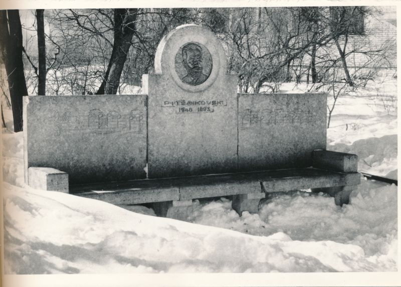 Foto. P. Tšaikovski pink talvel. R. Haavamägi. Foto: I. Möldri, 1971. Mustvalge.
