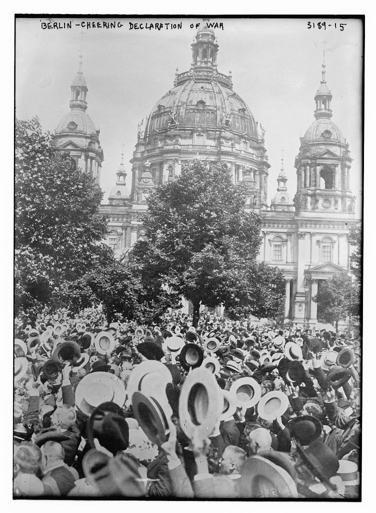 Berlin -- cheering declaration of war (Loc)