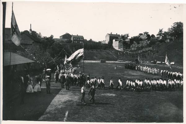 Tartu spordipidu Tallinna (Staadioni) tn spordiväljakul. 20. sajandi algus.