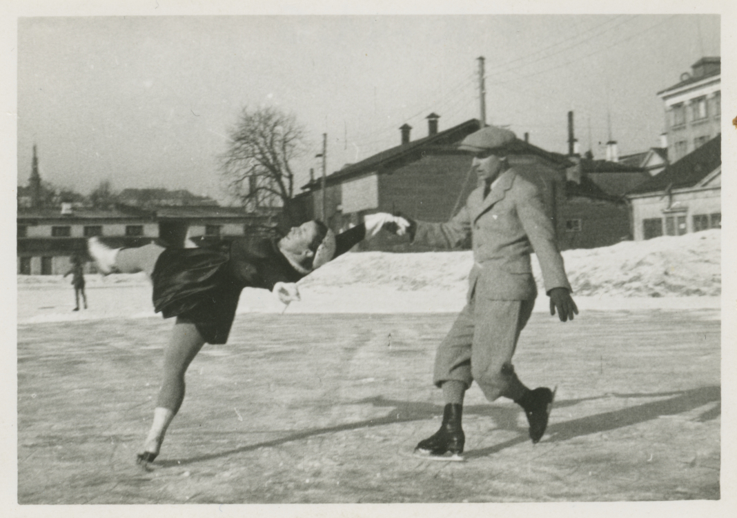 Vaike Kaljuvee ja A.Hirv paarissõidul. 1938