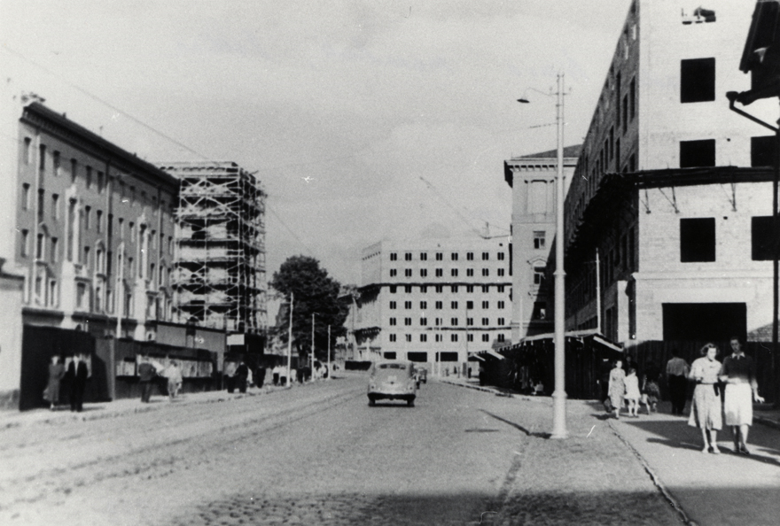 Narva mnt ehitusjärgus hoonestus 1950. aastate lõpus