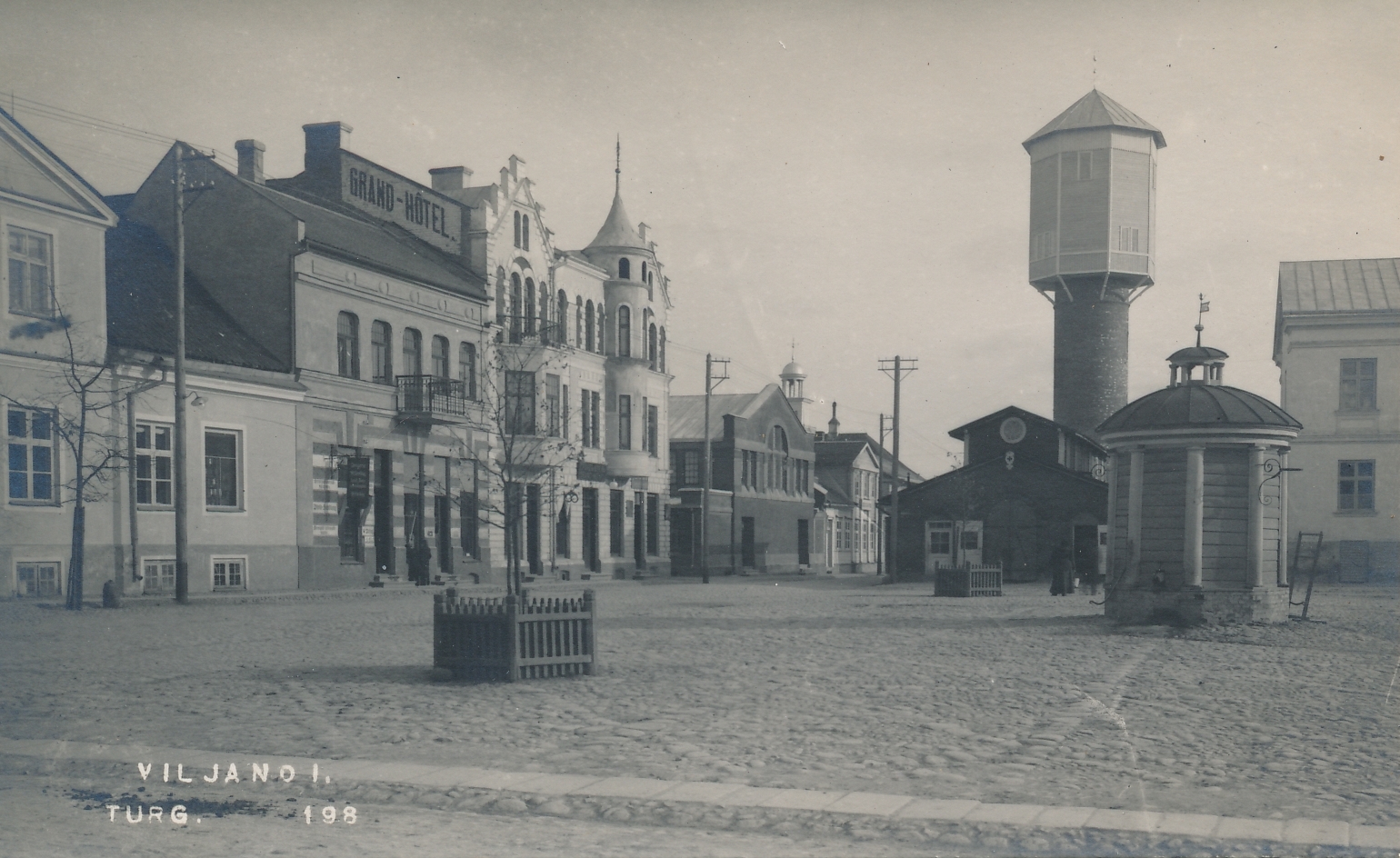 foto, Viljandi, turuplats, apteek, hotell, veetorn, u 1915, foto J. Riet