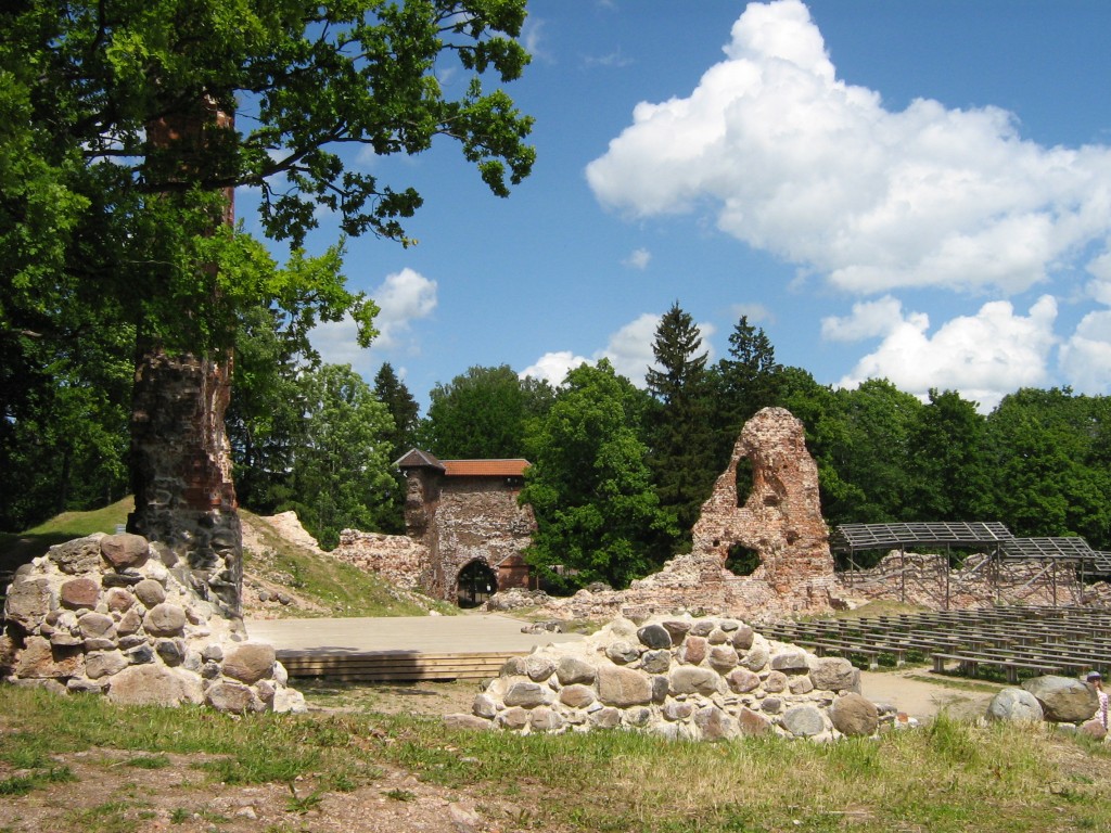 Ruins of Viljandi Ordulum with vallikraav, 13th-17th century