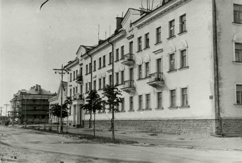 Pelguranna (Pelgulinn): vaade piki Ketraja tn, kaadris stalinistlik hoone Sõle 65