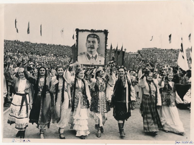 Foto. III ülemaailmne noorsoo- ja üliõpilasfestival Berliinis, osalejate rongkäigus NSVL delegatsioon 06.08.1951